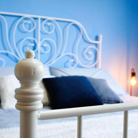 Villa Aurelia - Seafront Apartment With Terrace Quartu SantʼElena Екстериор снимка