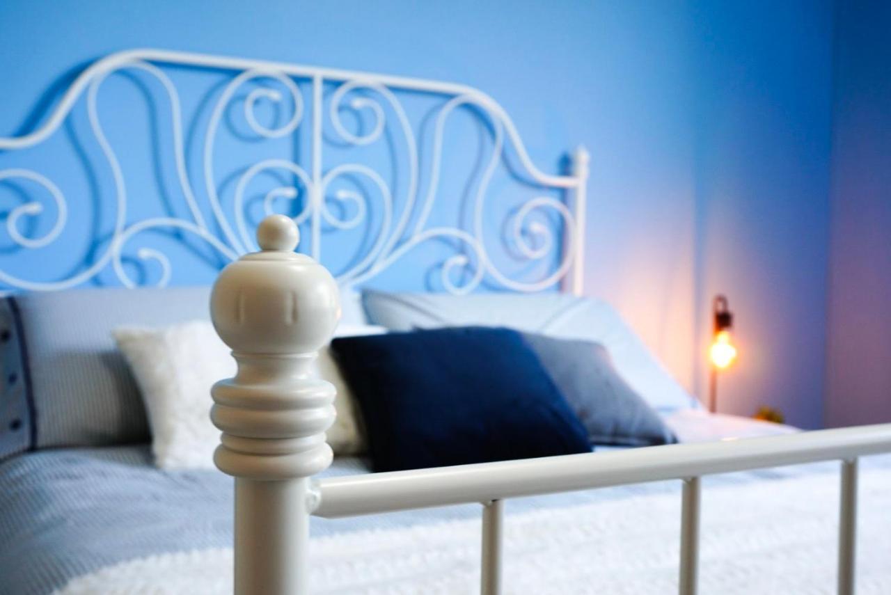 Villa Aurelia - Seafront Apartment With Terrace Quartu SantʼElena Екстериор снимка