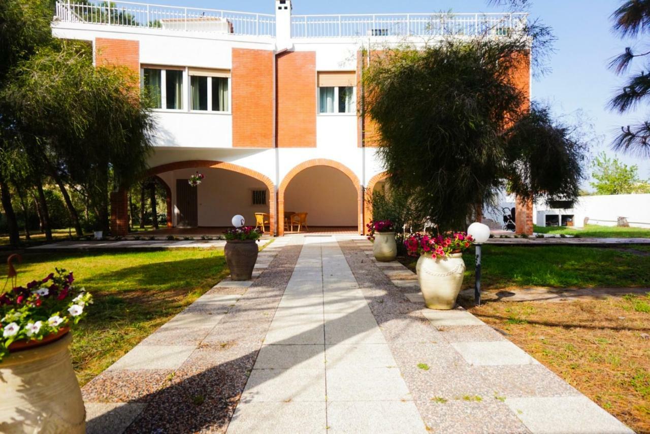 Villa Aurelia - Seafront Apartment With Terrace Quartu SantʼElena Екстериор снимка