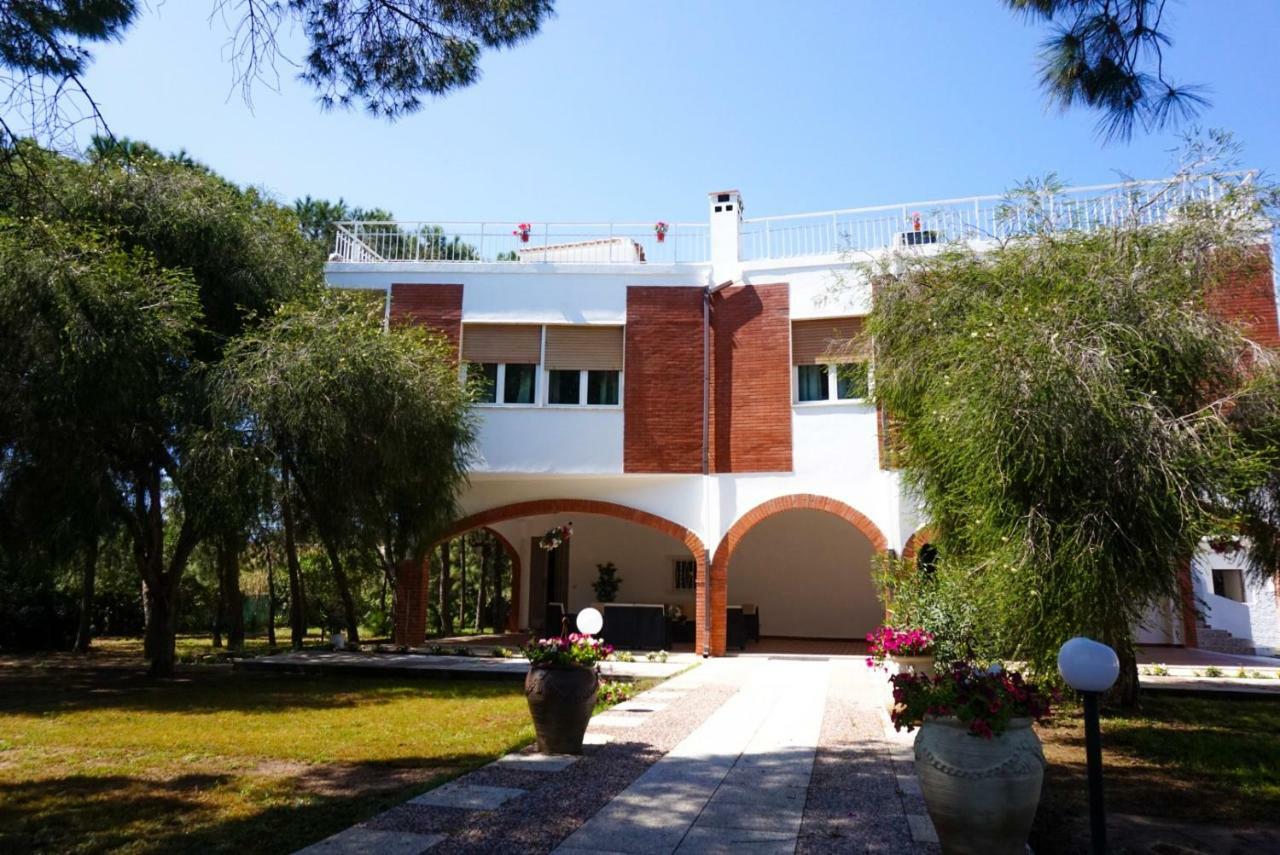 Villa Aurelia - Seafront Apartment With Terrace Quartu SantʼElena Екстериор снимка
